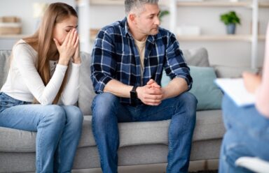 Distraught couple attends couples therapy